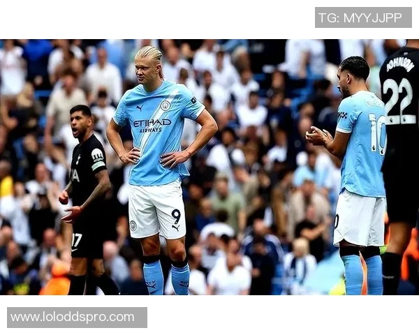 英超激战曼城与热刺握手言和乌龙球引发争议判罚全场沸腾