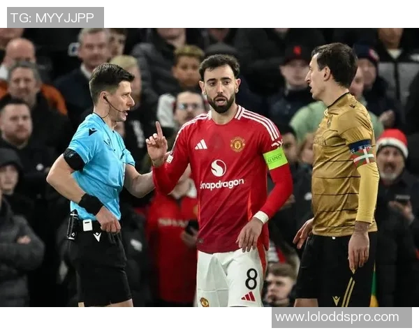 西甲激战巴黎圣日耳曼4-3莱比锡帽子戏法引发争议判罚全场沸腾